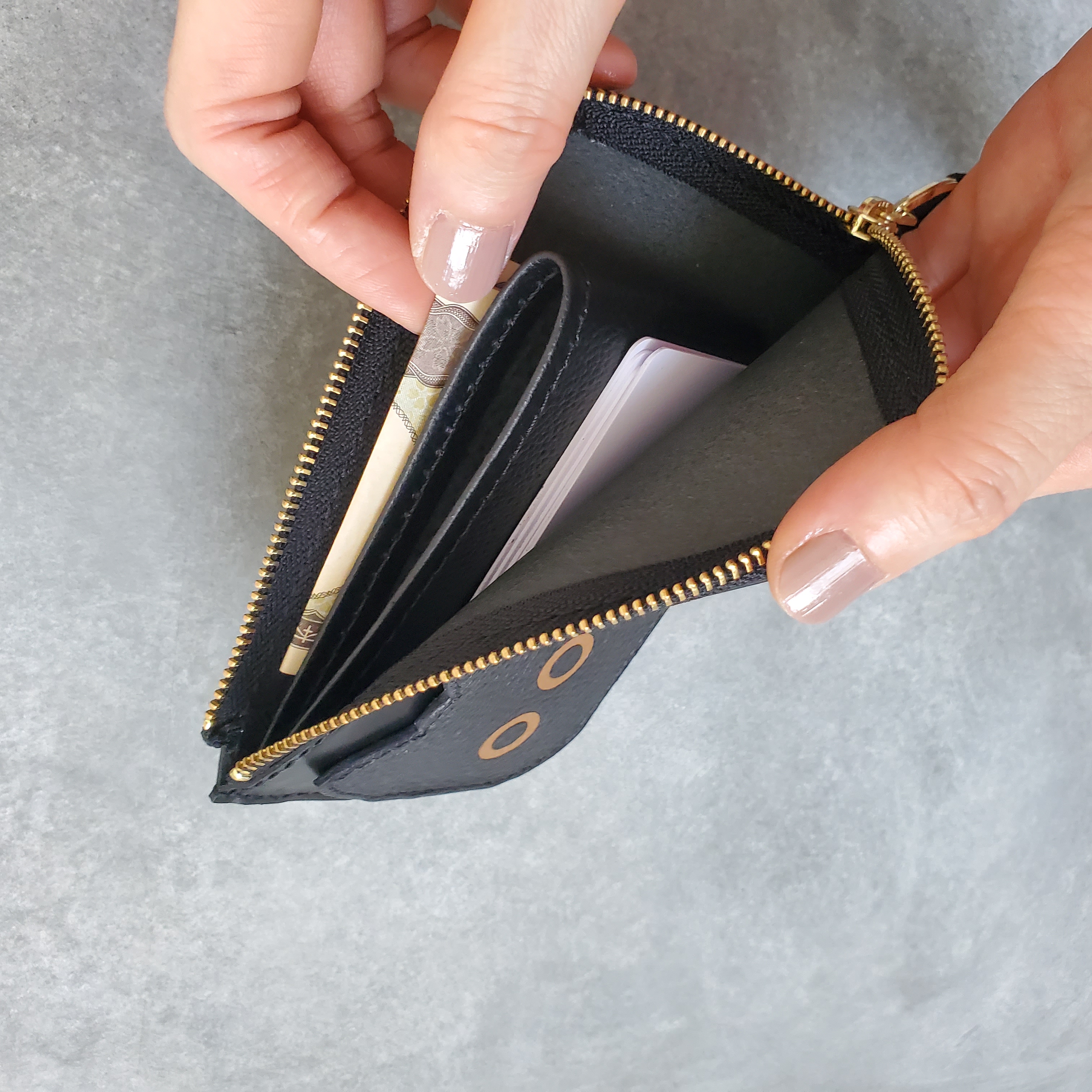 色が選べるにゃんとも可愛い手乗りねこの薄型ミニ財布